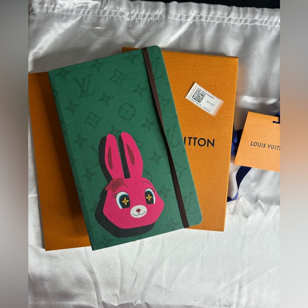 Louis Vuitton MM bunny notebook ☘️💌